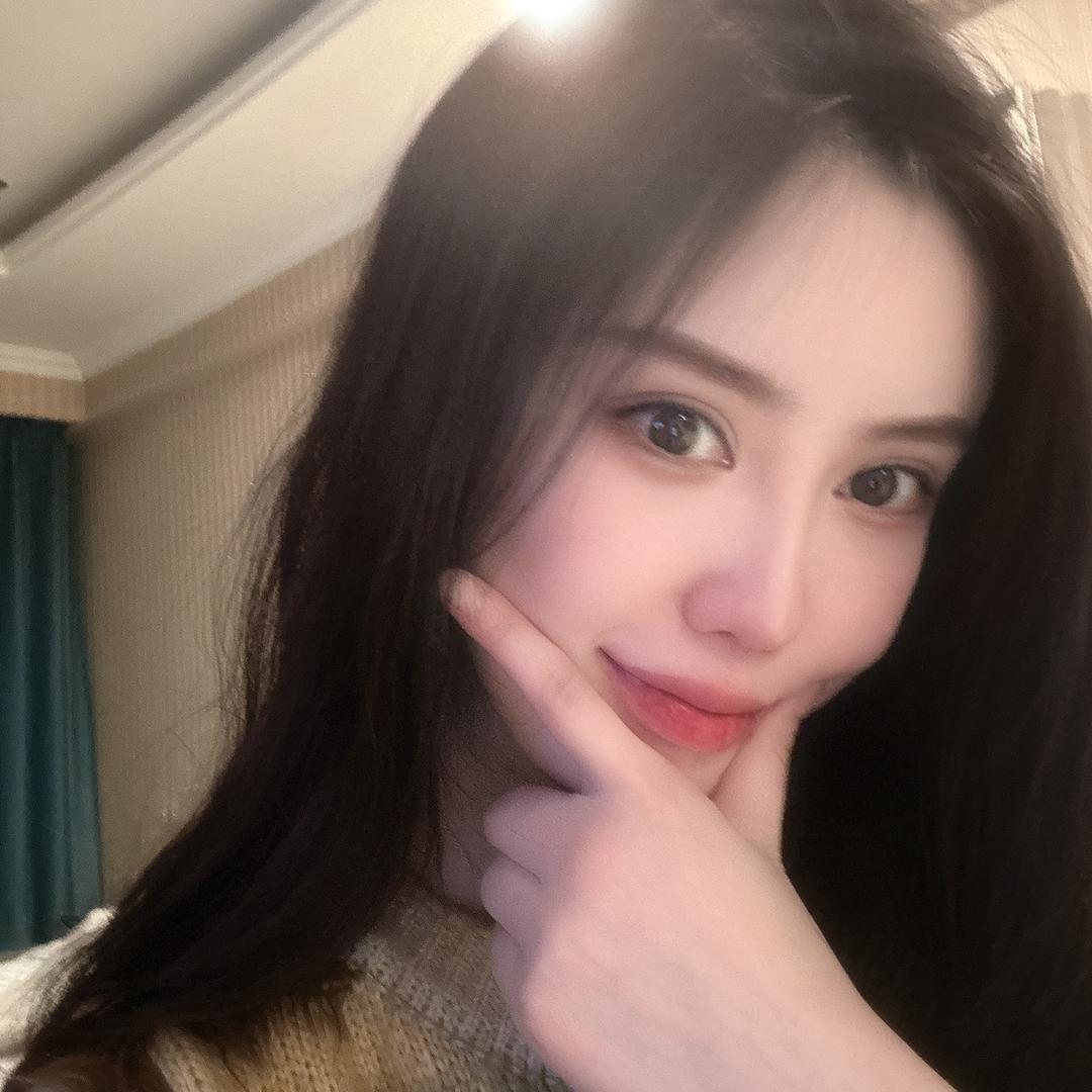 A.是高高