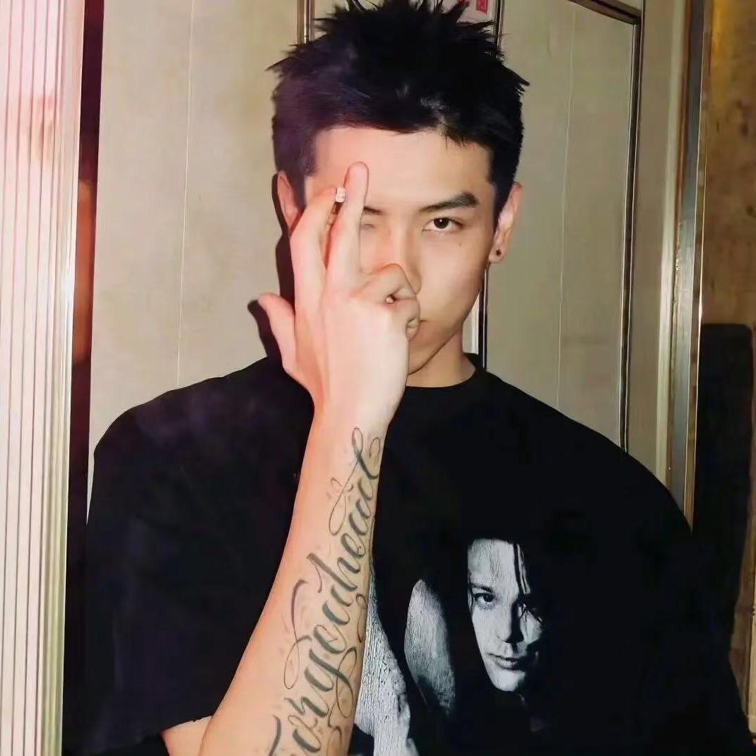 不爱睡觉💤