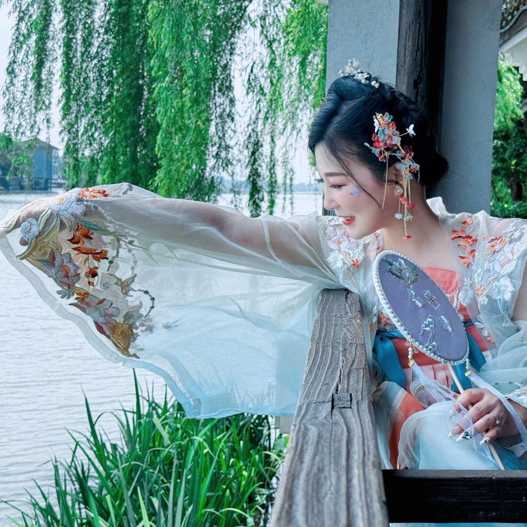 一枚傲娇的 ♐️丫头✨