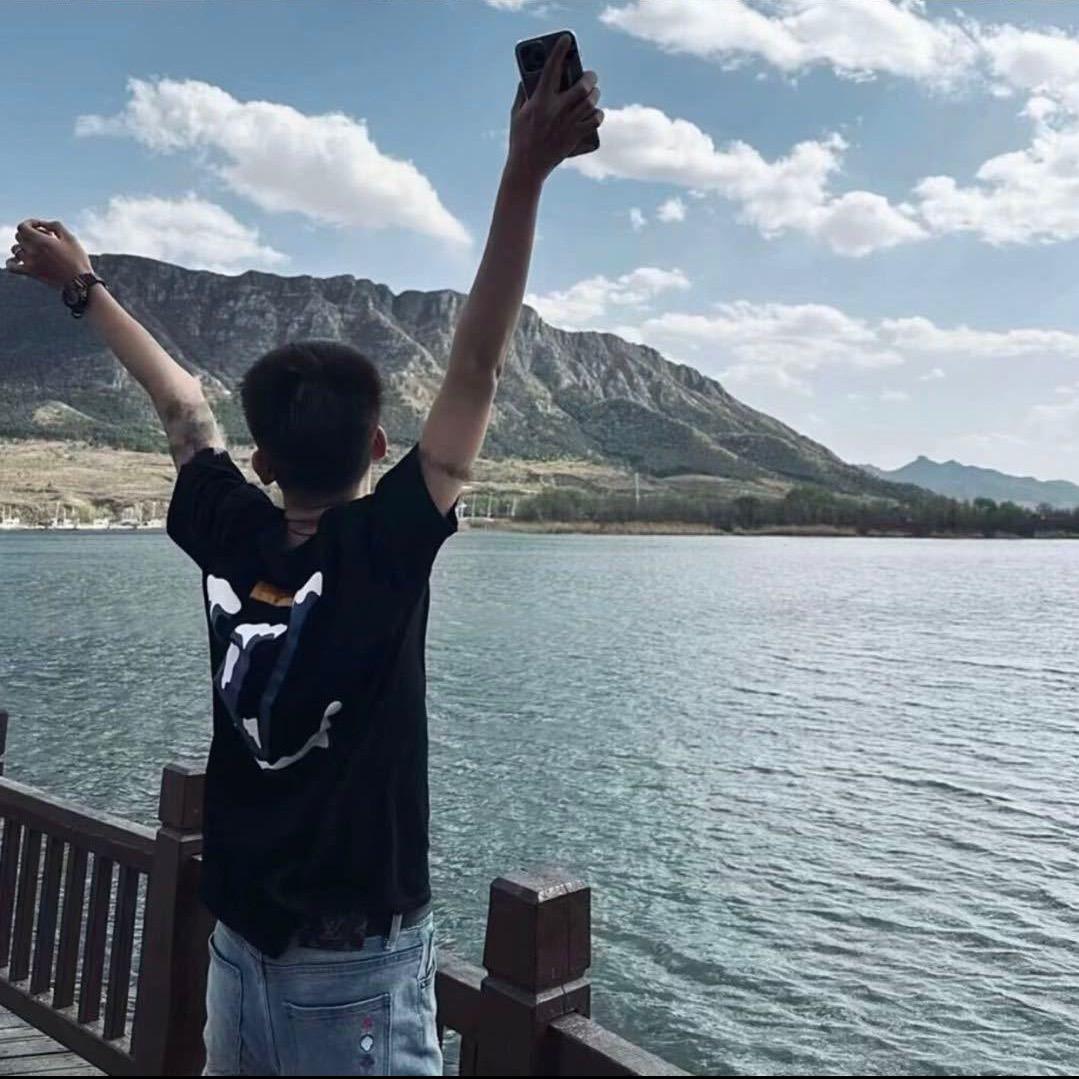 T小y