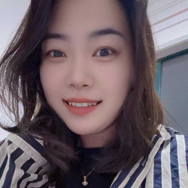 翘二朗腿的女汉子