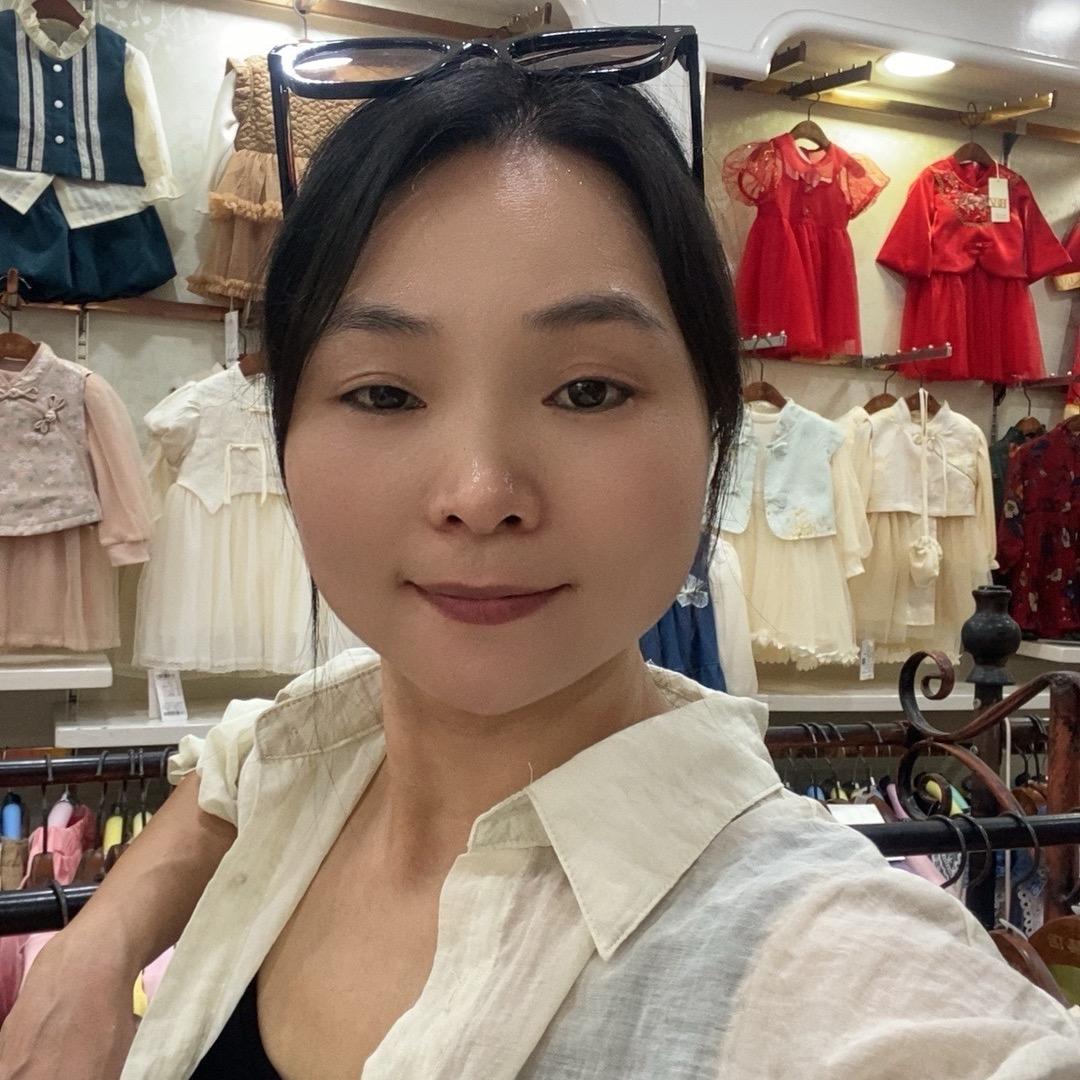 秀梅童装店