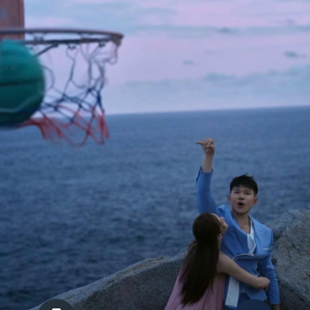 吉娃娃爆揍老奶