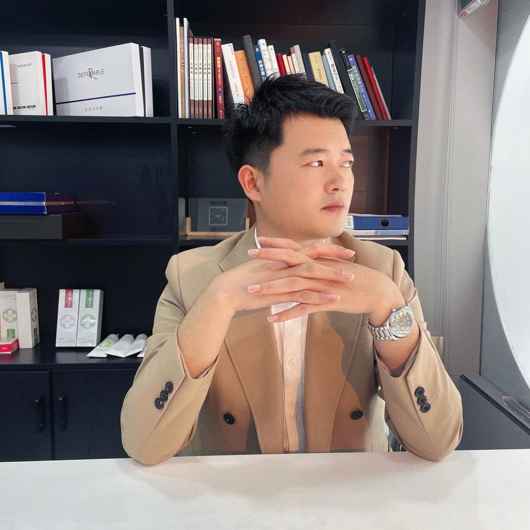 高扬美业杨冰