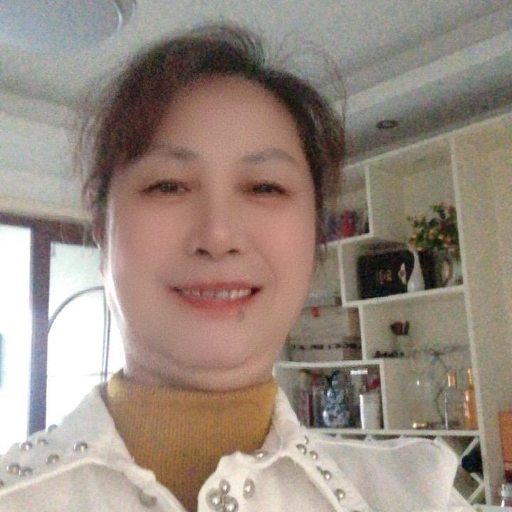 双霞姐首播2点2 8分