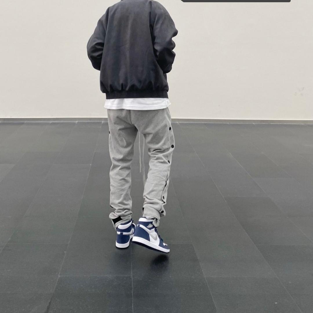 扭腚的哈士奇