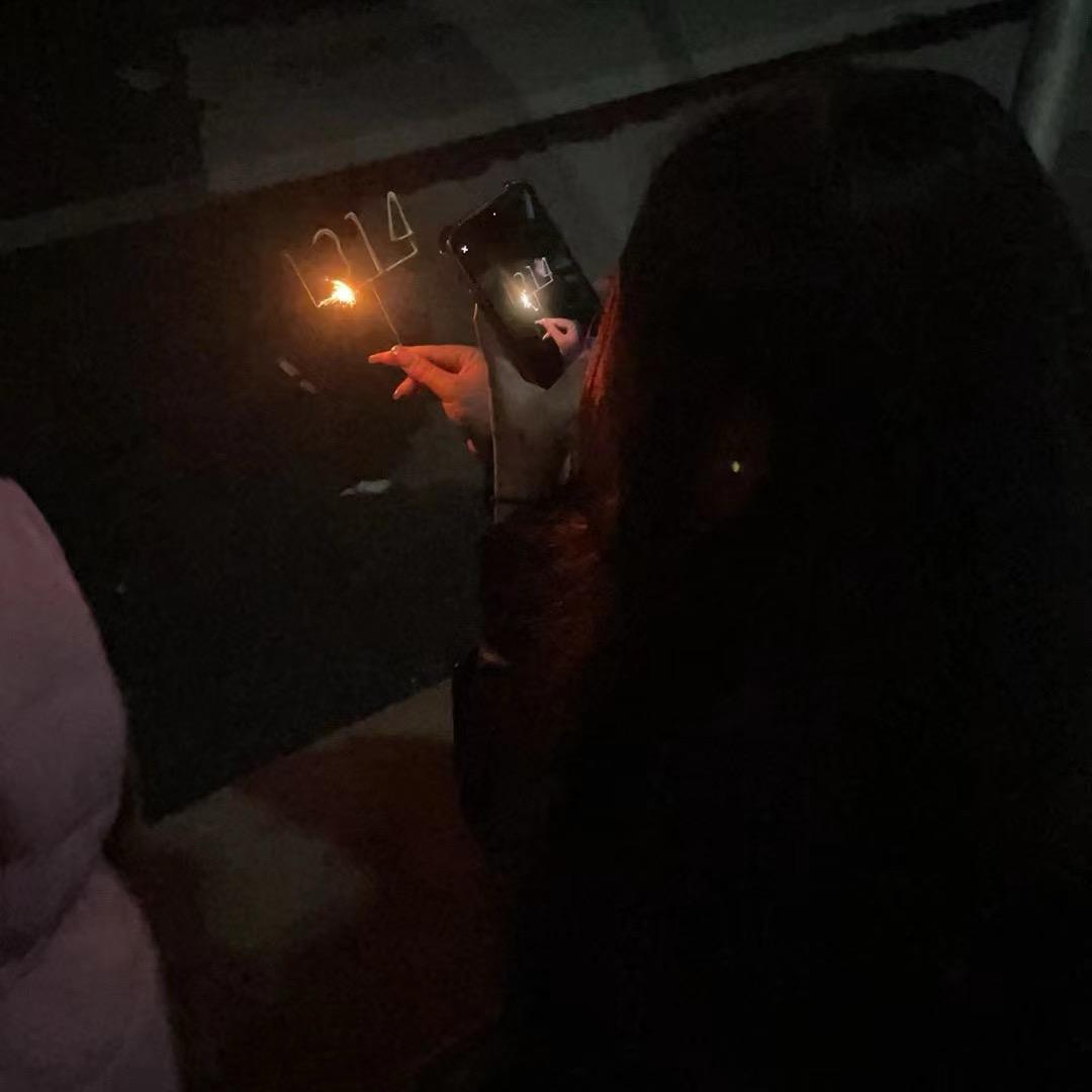 美女也会ᵉᵐᵒ