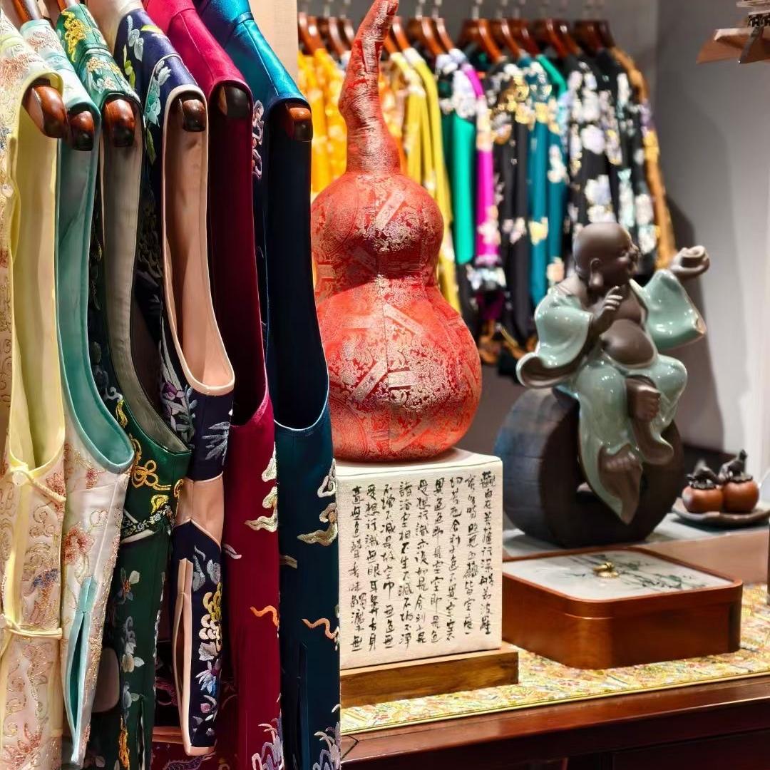 「姣古·金名」服饰