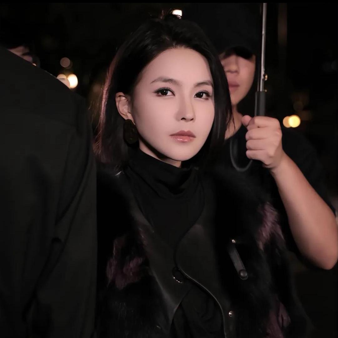 溶溶rongrong (轻奢穿搭)