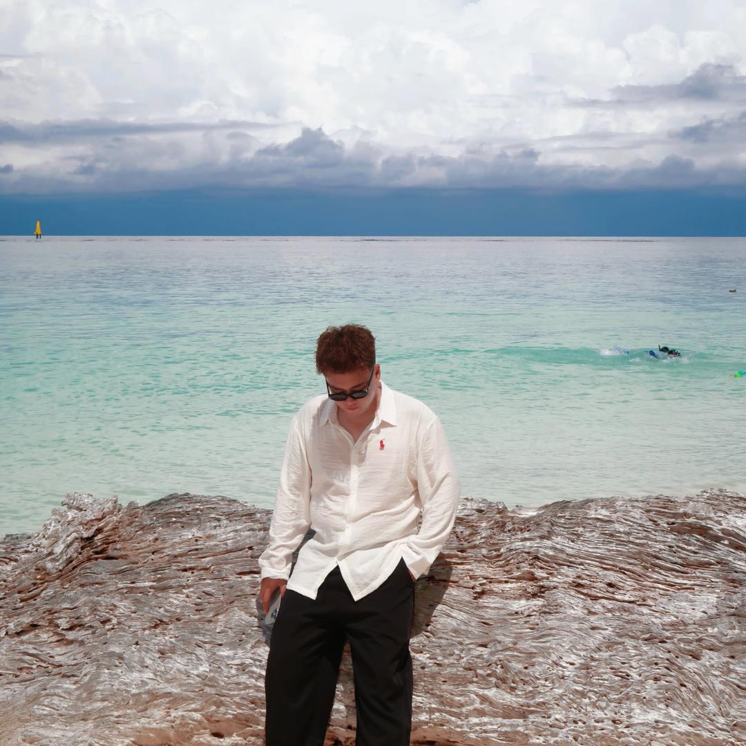 想当猛男的臭孩