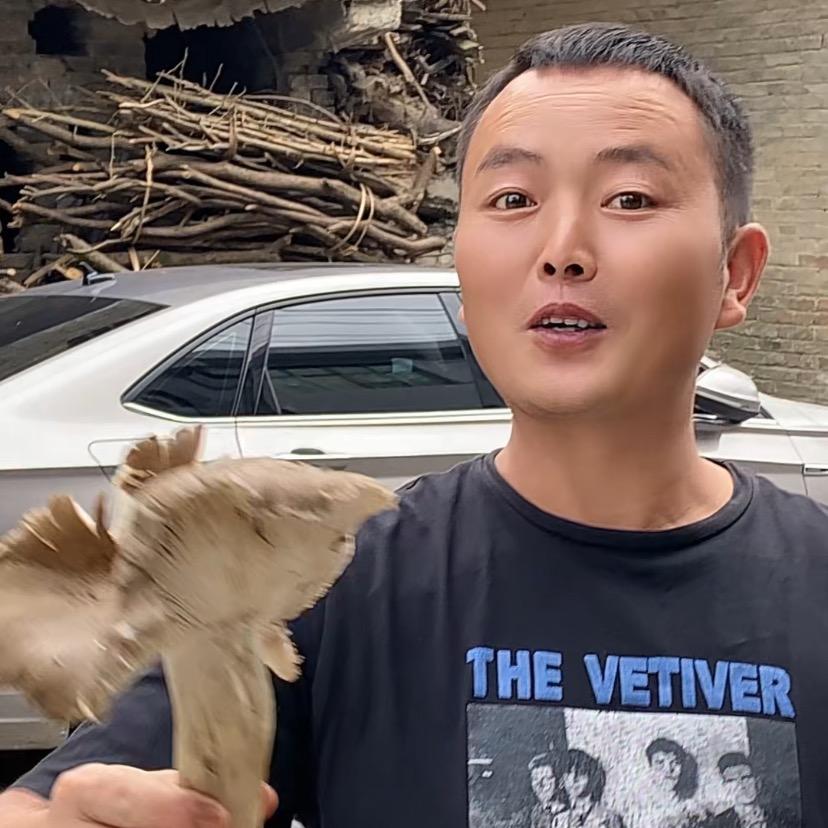 贵州沿河捡菌王