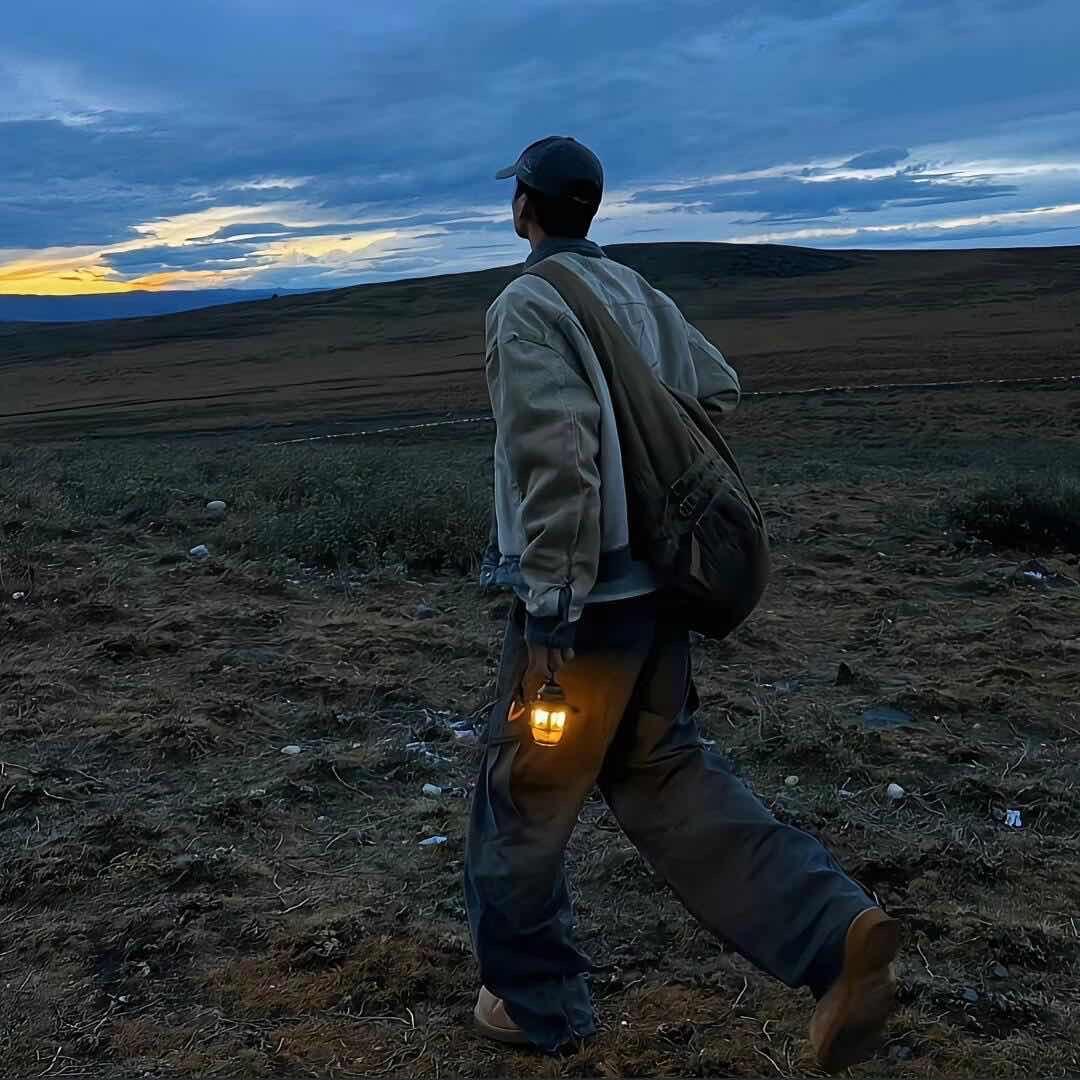 克莱因蓝 🌙。