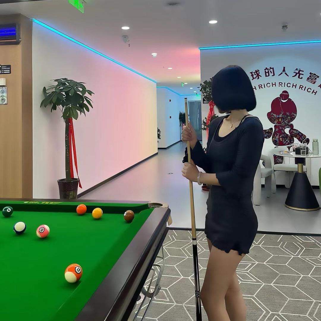 美女也会ᵉᵐᵒ