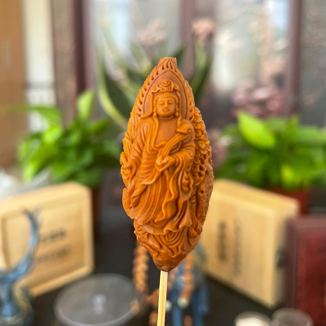 唐艺橄榄核雕