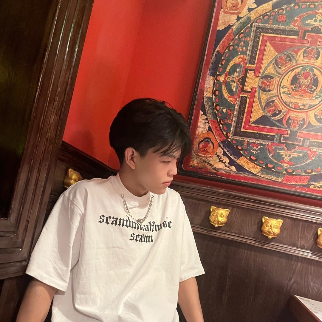 影流东𝑳𝒐𝒏𝒆𝒍𝒚@抖音