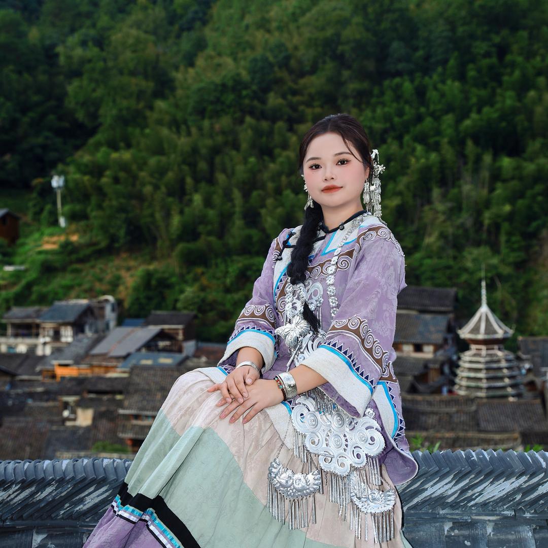 🧚‍♀️苗家姑娘🧚‍♀️