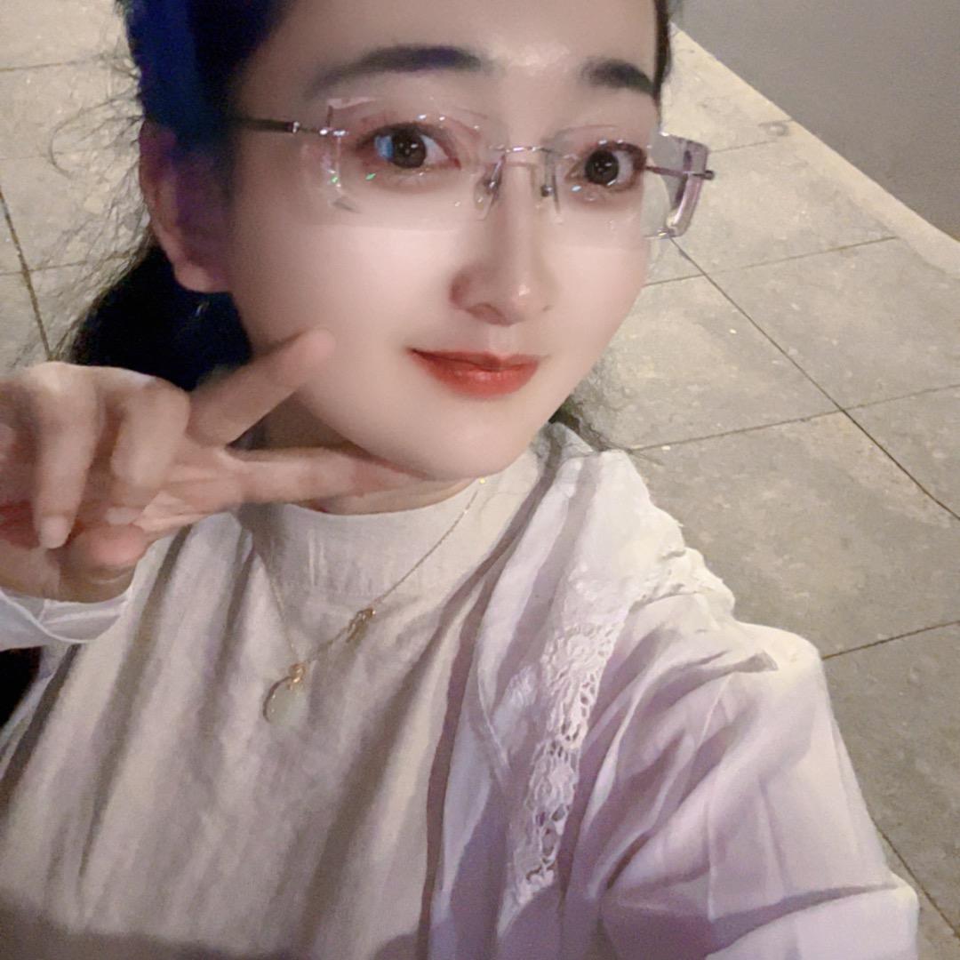 八月