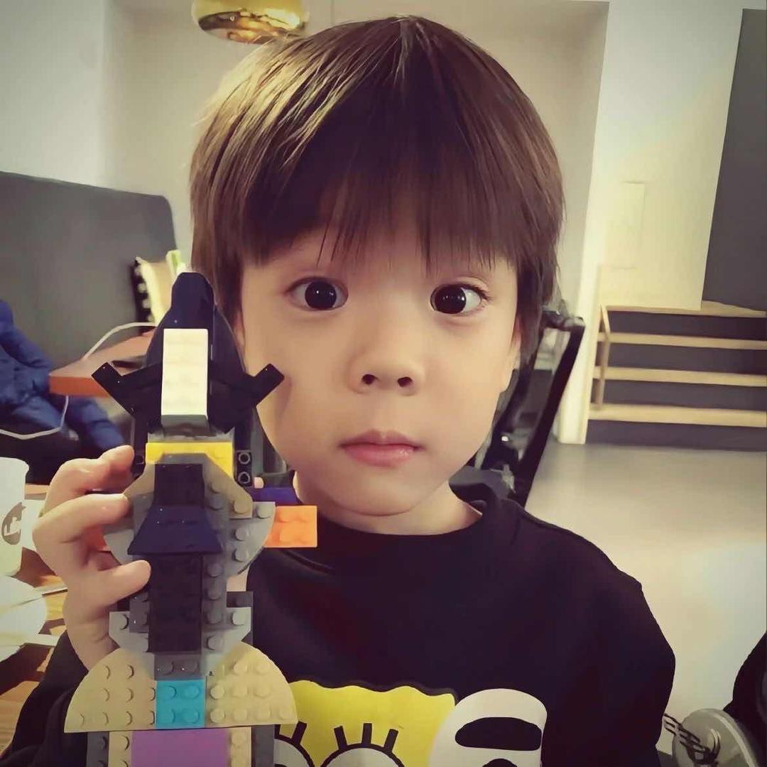 ￴尹小小