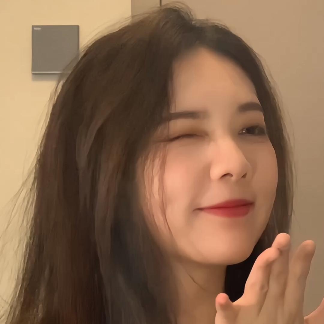 黄诶初