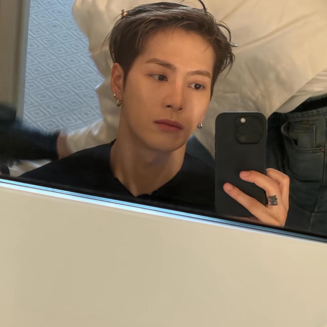 落花有意随流水