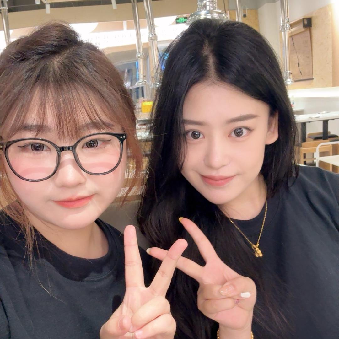 爱烤肉的妹子