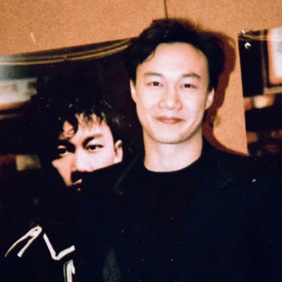 布朗.