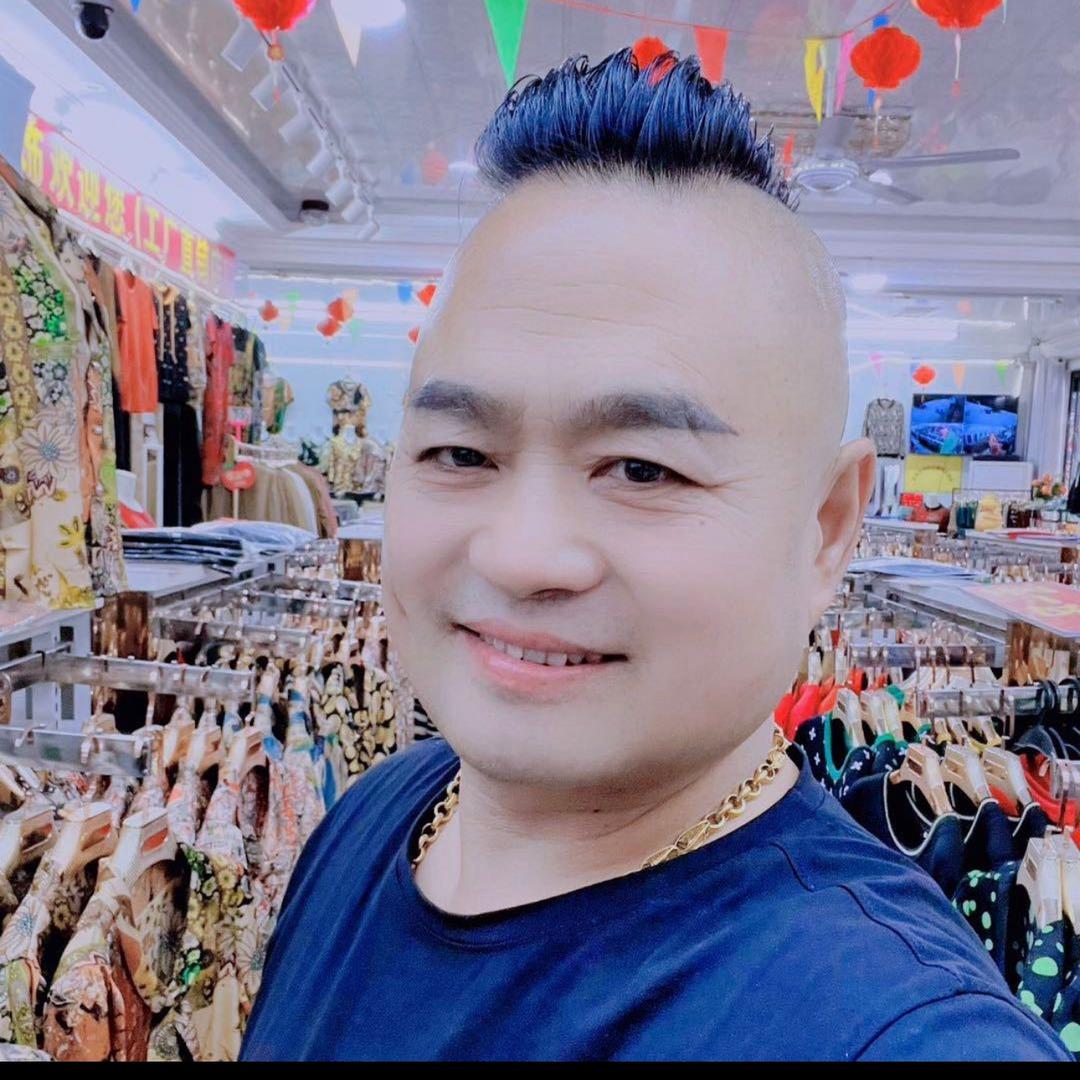 启东市惠萍镇新阳光服饰工厂直销门市部