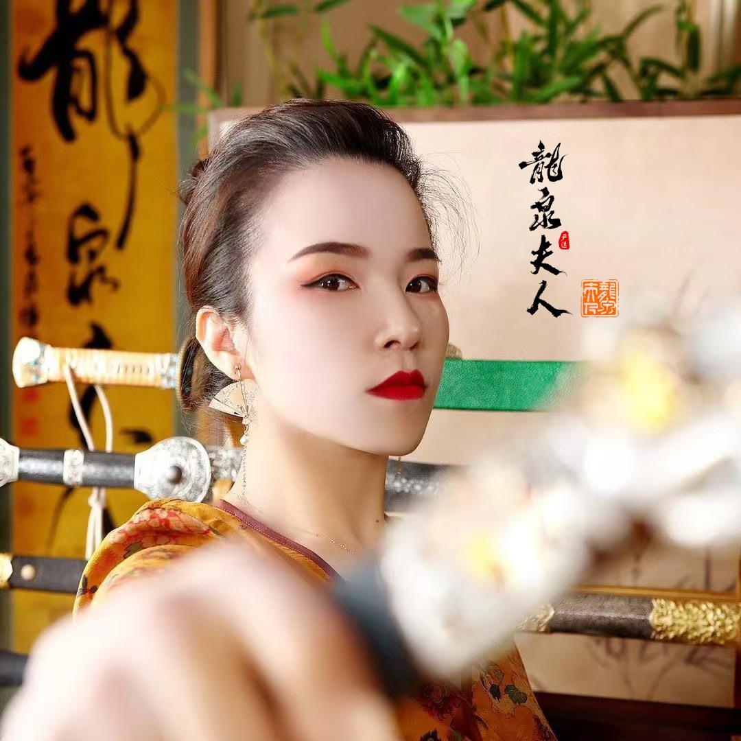 龙泉夫人·收藏刀剑
