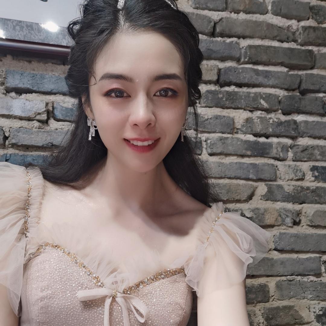 东谷纪女装