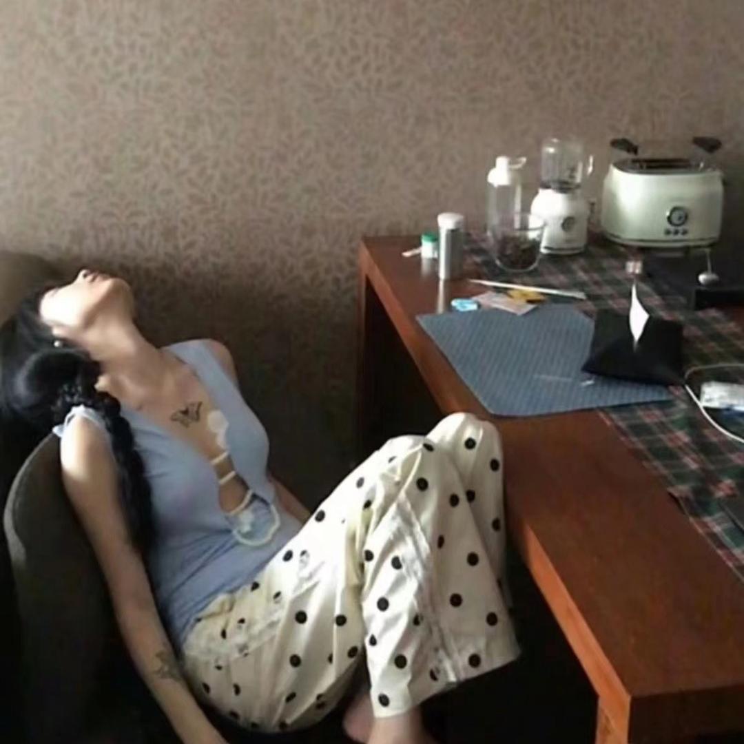 性感女蟑螂