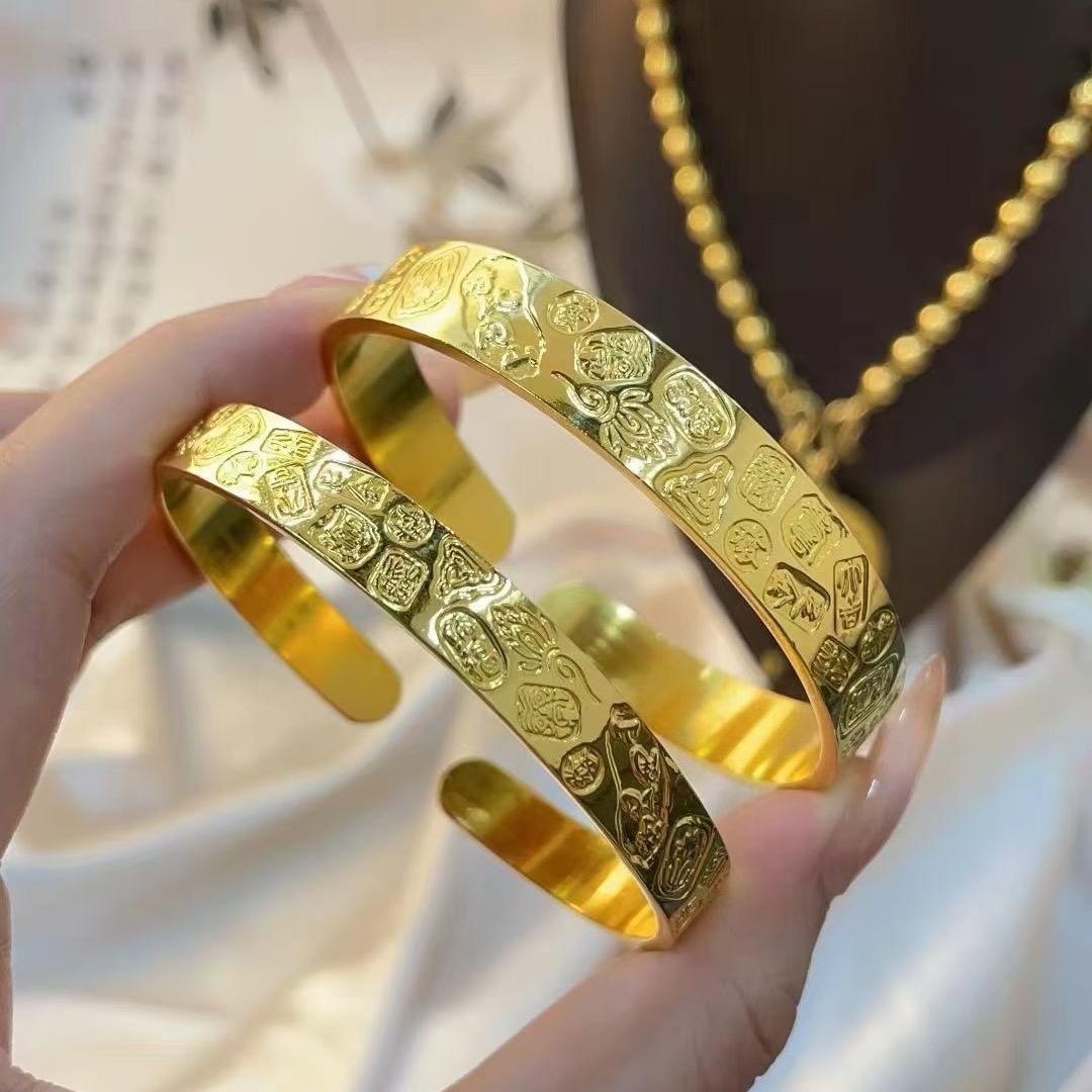 👑👑👑