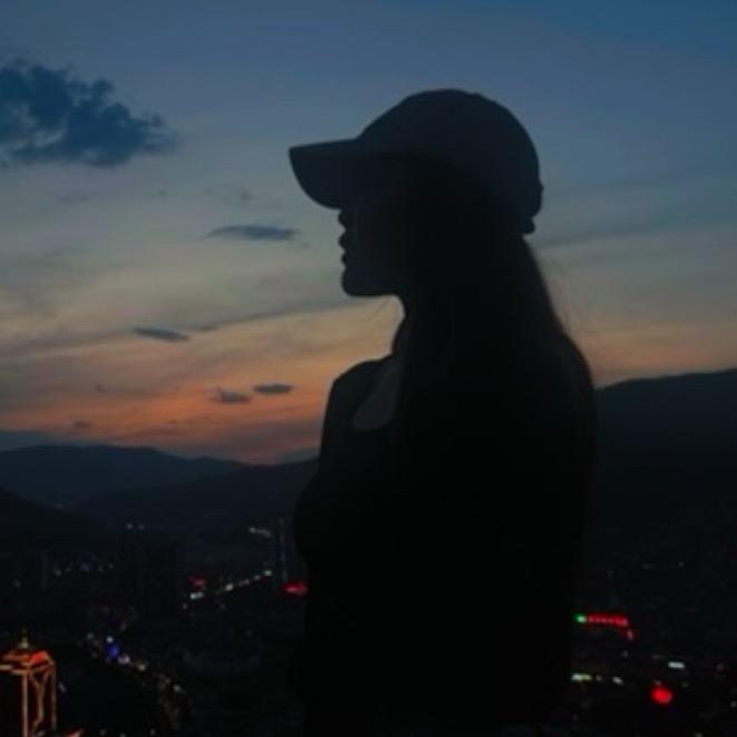 一个会化妆的小姐姐🌱