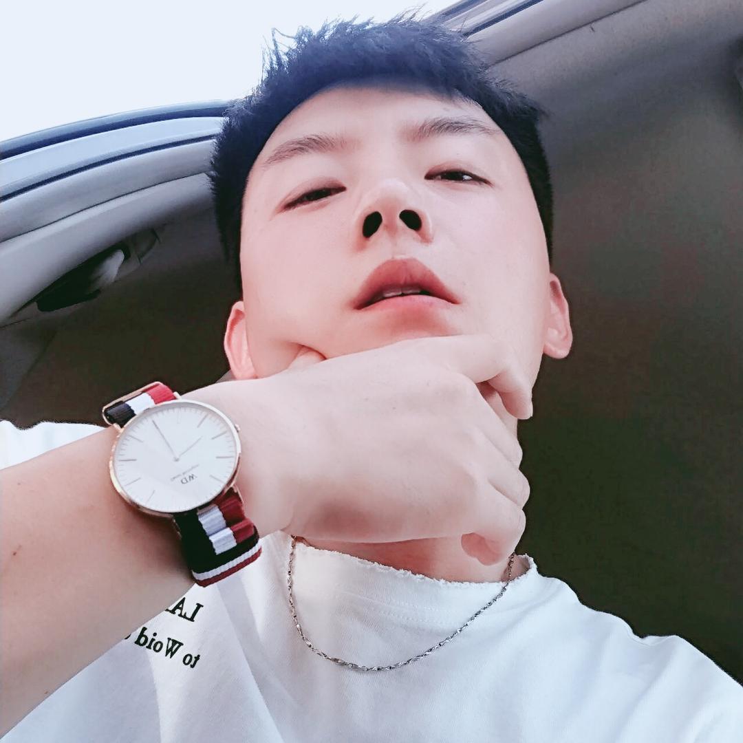 💙一个混蛋喽💙