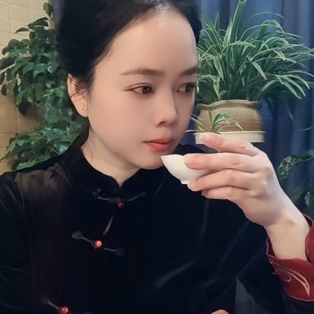 小何 同学