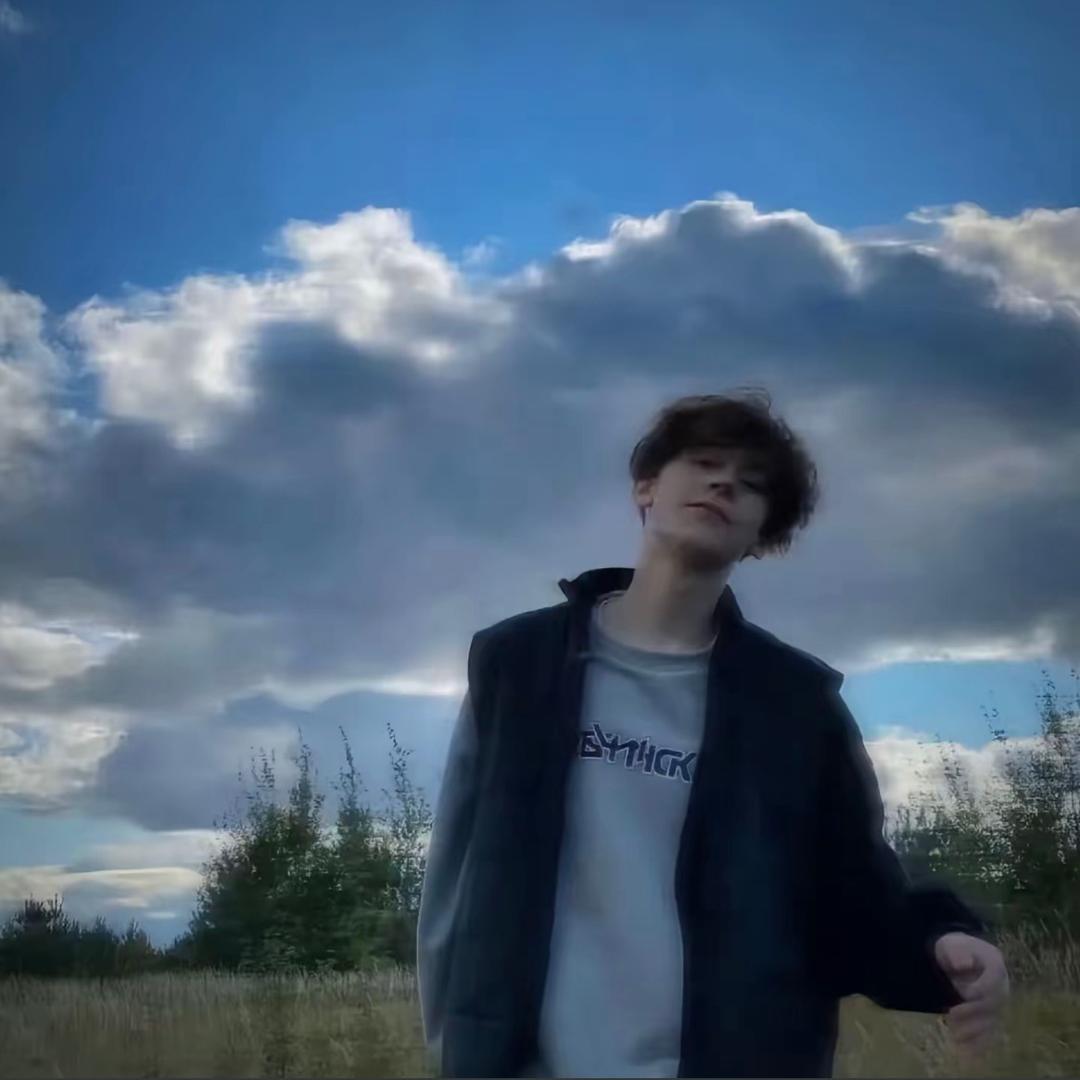 等遍所有路灯。