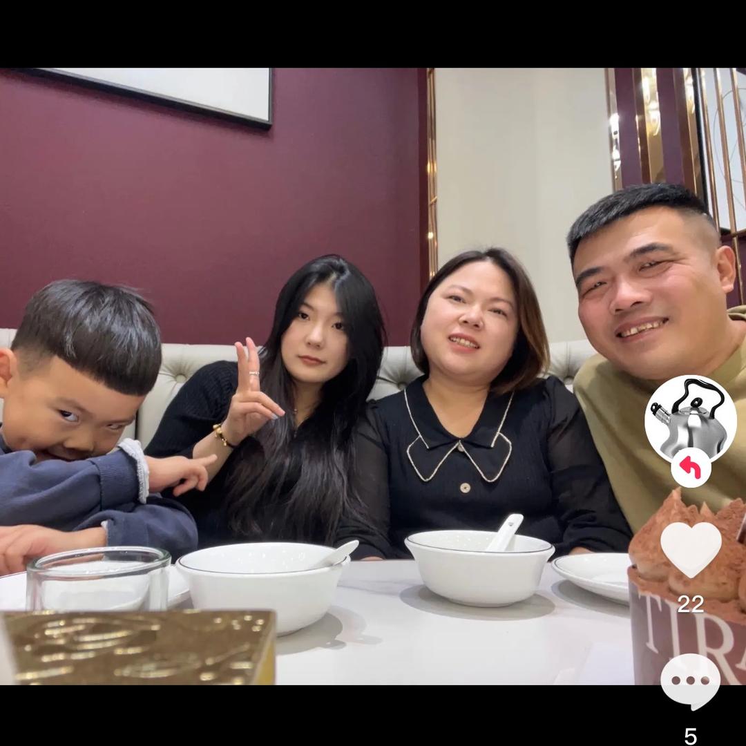 A  邵权   阁楼、楼梯、浇筑、