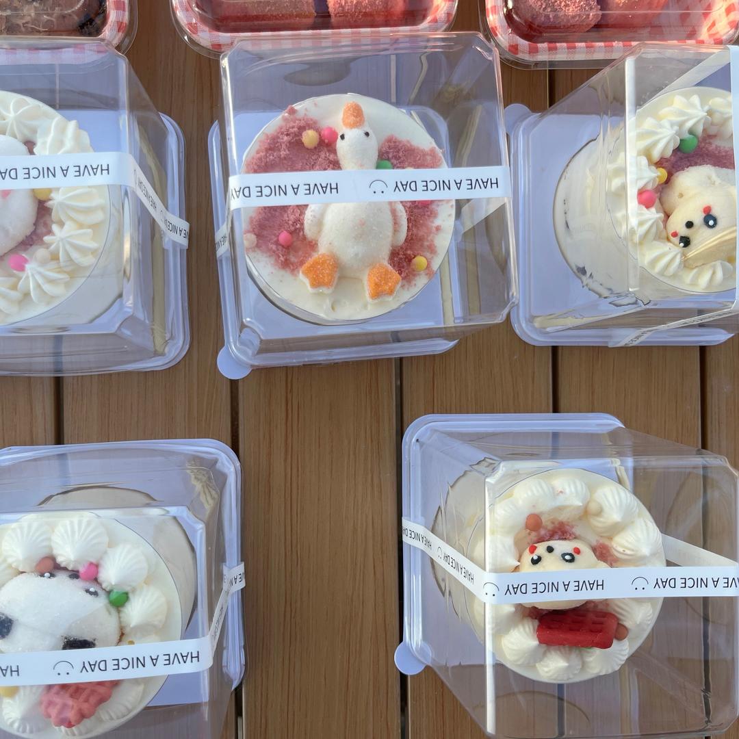 老师离职摆摊卖甜品