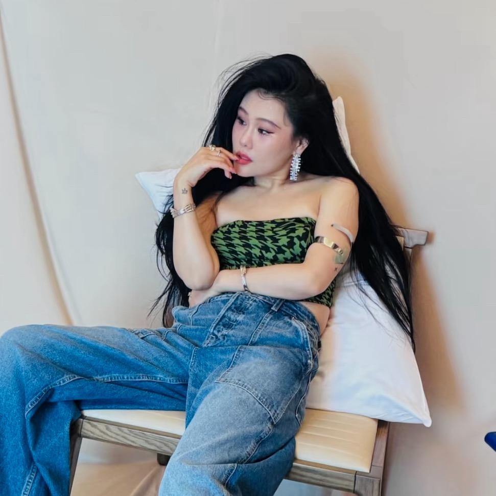 听袁娅维唱歌的小杨