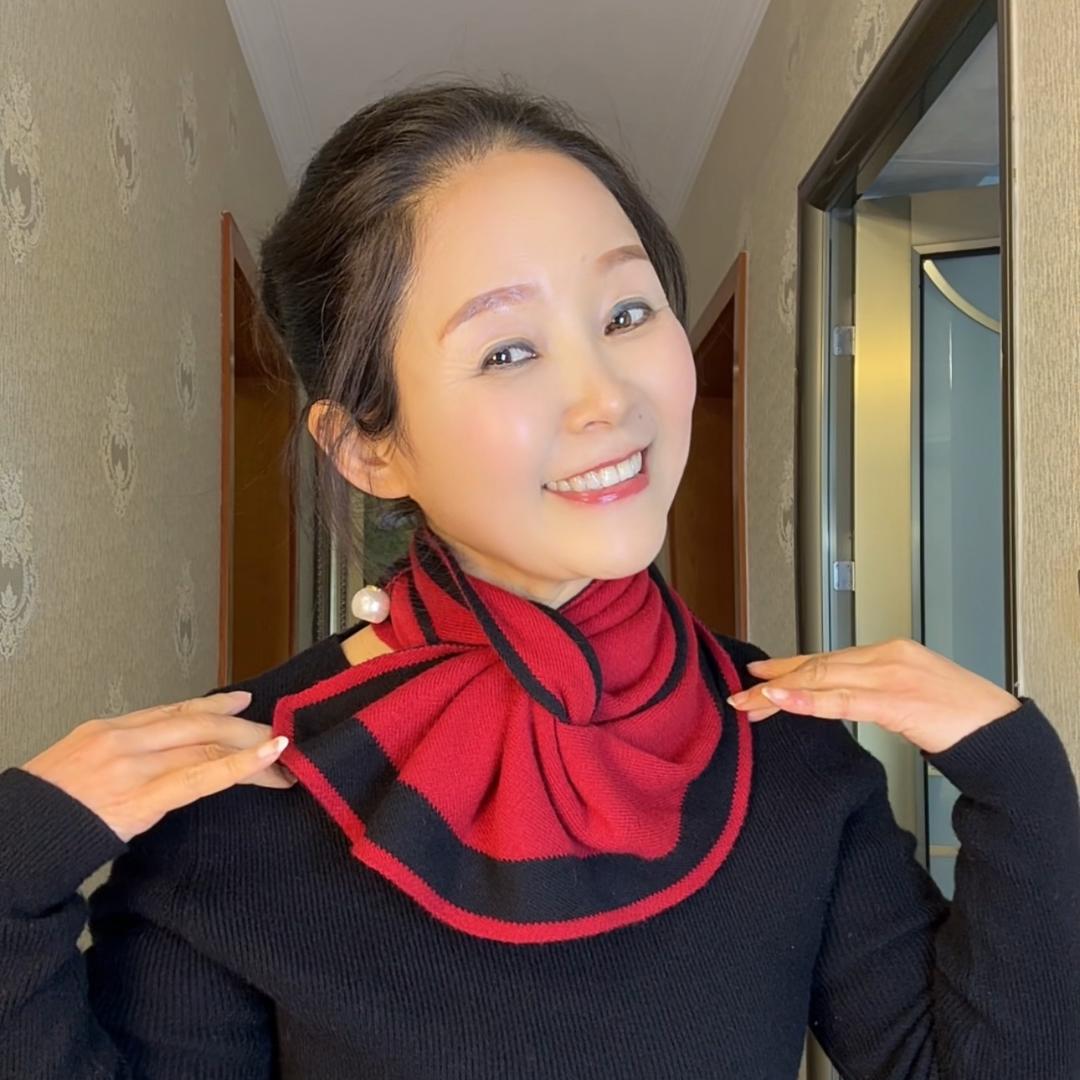 红结围巾服饰搭配
