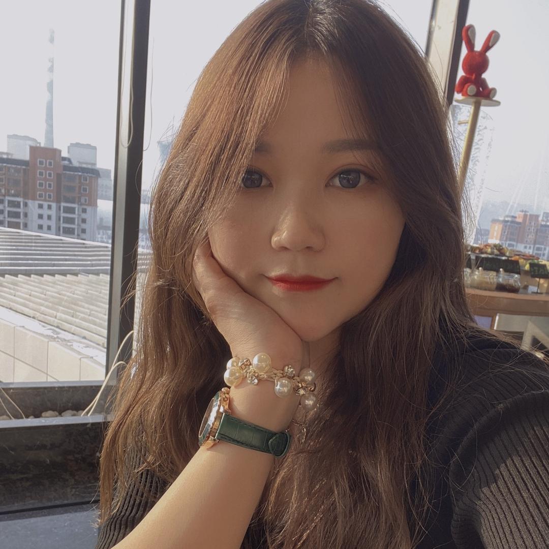 兰州卖阳光板/耐力板的小女孩