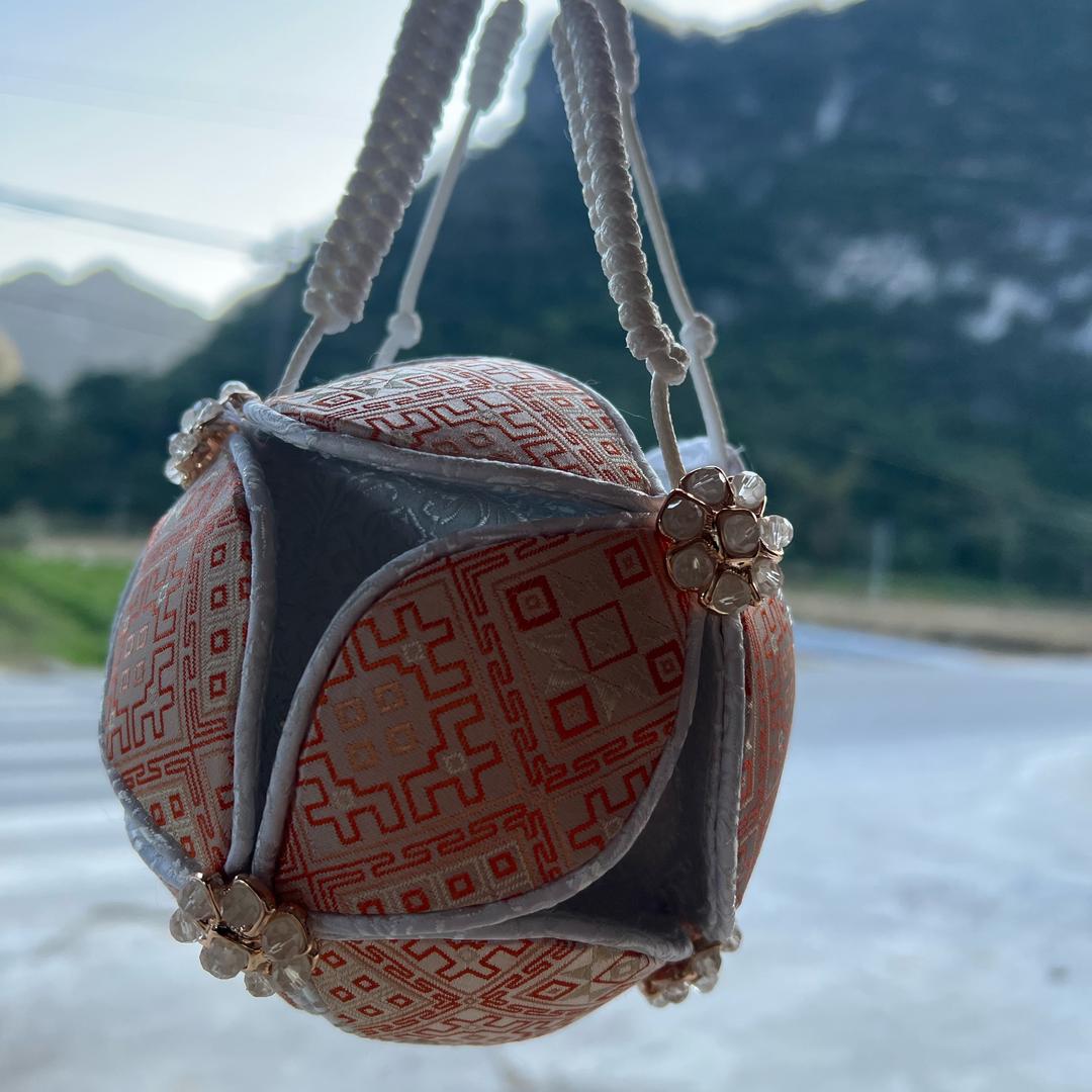 重生之我在做手工绣球🥰