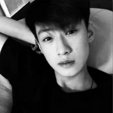 对美女情有独钟.