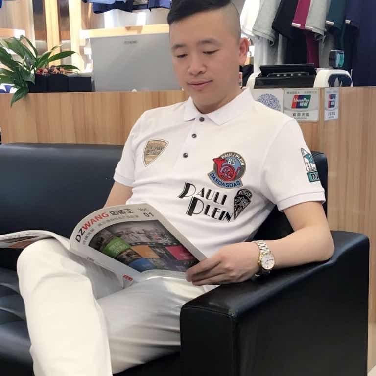 梦娜德拉男装店