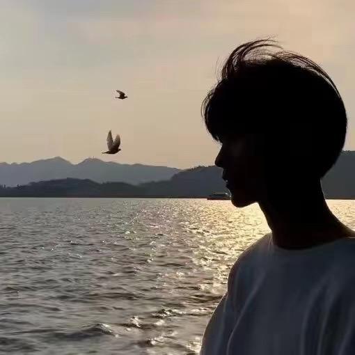 明朗.