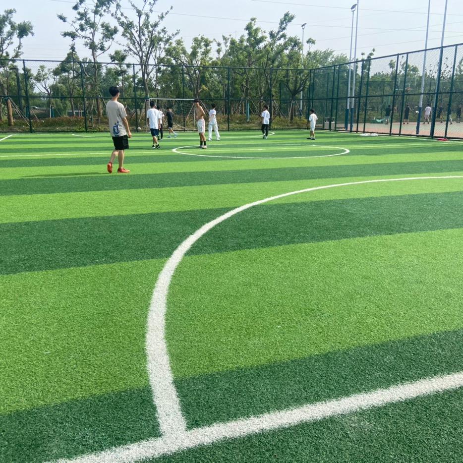 一起去吃喝玩乐，挥霍青春吧！！！