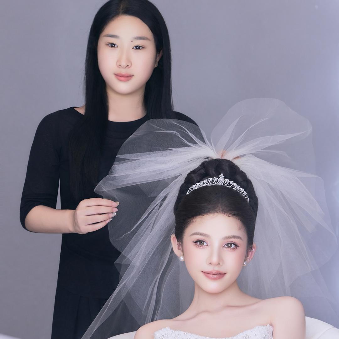 鲁山锦尚美学嫁衣馆化妆师小雅