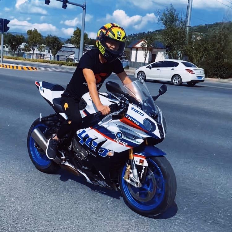 ㅤ ㅤ  ㅤ   ㅤ小张不嚣张