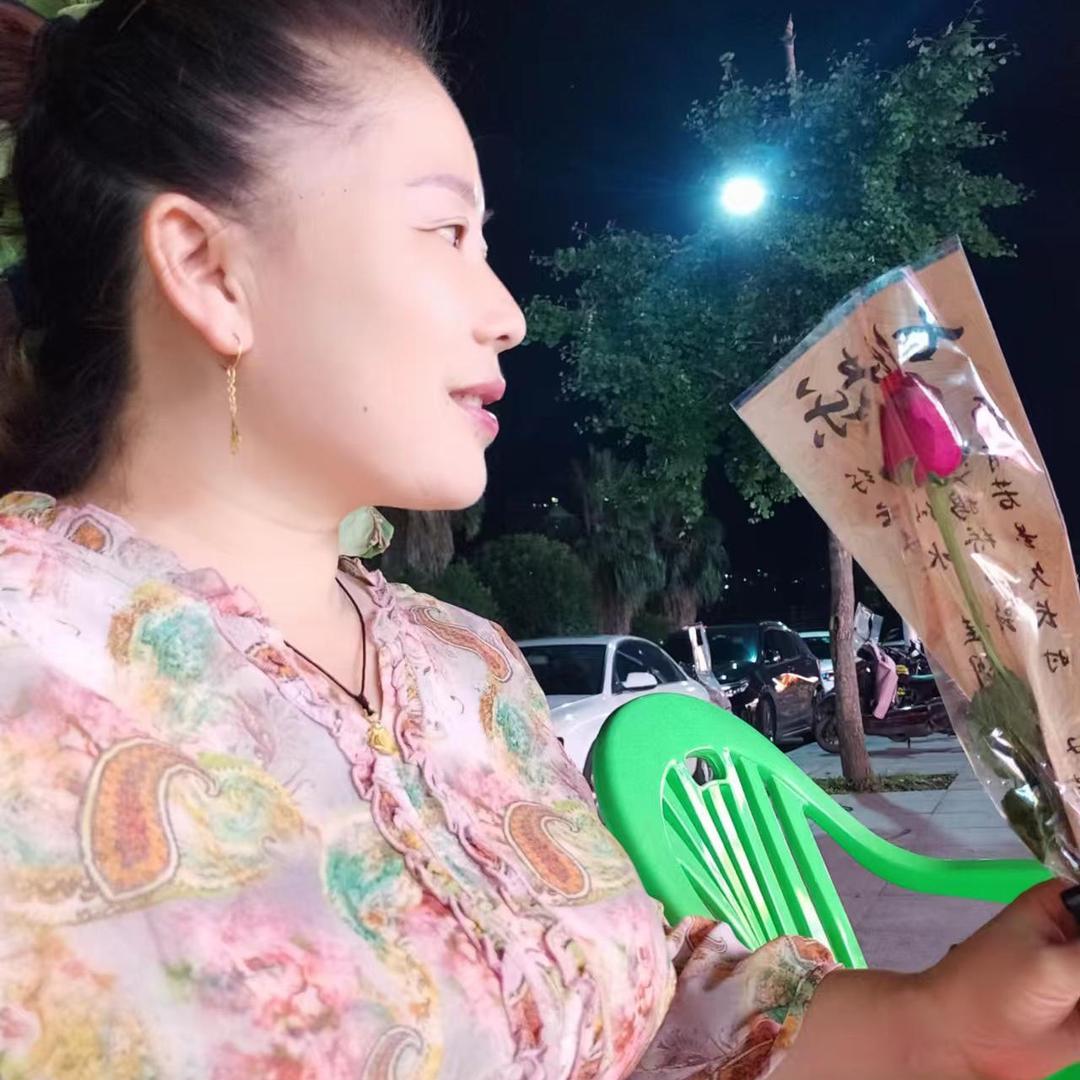 汪氏龙虾。烤鱼。大排挡。