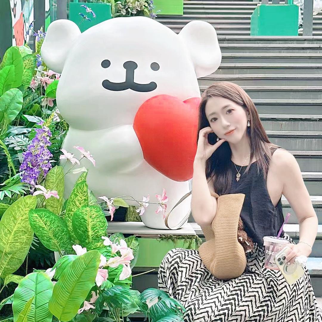 April小酒窝