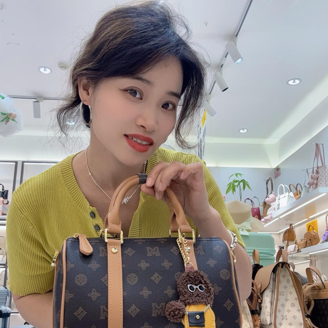 湘潭市河西地下街稻草人2店~~慧慧